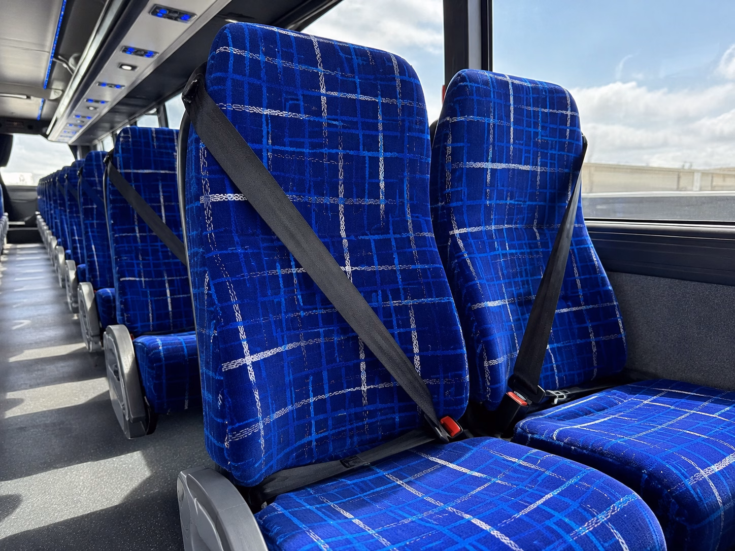 aurora corporate shuttle buses for aurora businesses